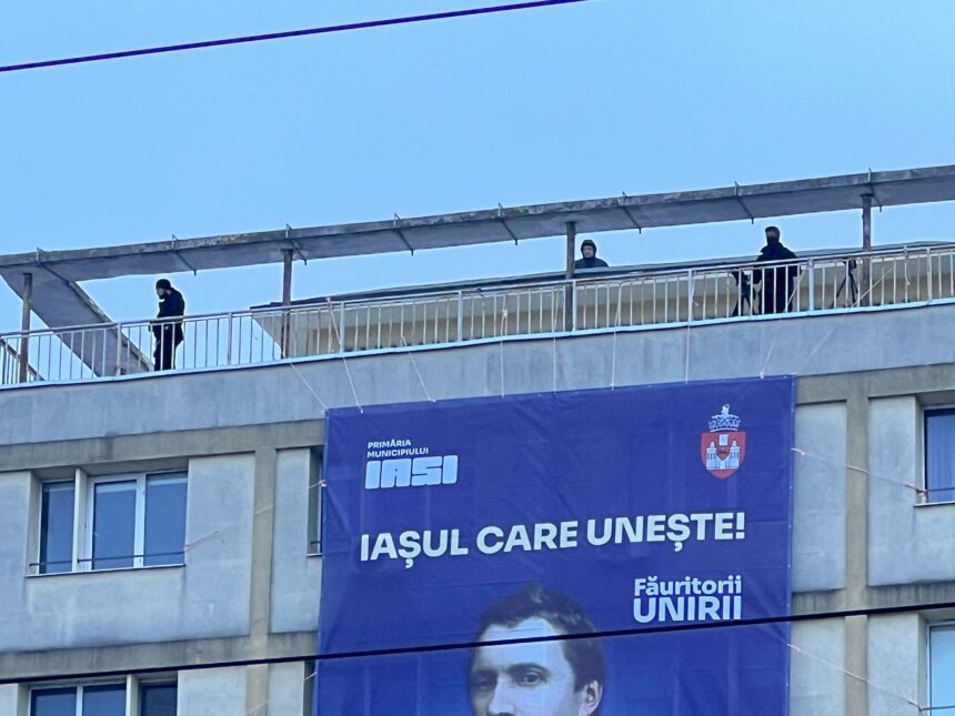 inedit cum arata lunetistii care l au pazit nicusor dan la iasi au impanzit blocurile din piata unirii foto 6974c6c404b53