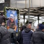 inmormantarea cu alai a unui important lider interlop din oradea sicriul si coroanele de flori trase de cai video 6972c321ef49e