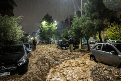 inundatii catastrofale in grecia imagini de cosmar pe strazile atenei dupa viiturile care au paralizat orasul video 6971c5c7c9570