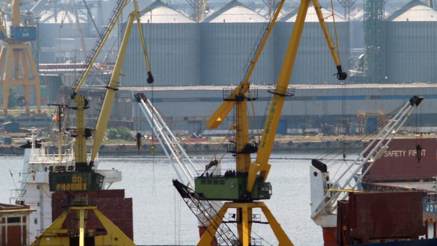 litigiu de munca amplu la portul constanta una dintre companiile importante data in judecata de sindicat si 22 de angajati 6970926017b02