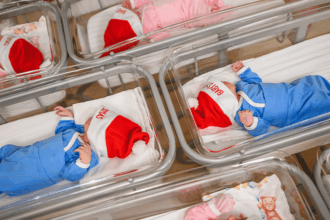 luna decembrie la maternitatea arcadia bucuria primei imbratisari 69579594607a3