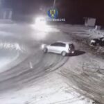 manevre teribiliste surprinse de politisti intr un sens giratoriu soferii care fac drifturi risca sa ramana fara permis video 695d41b3b4d68