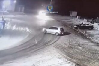 manevre teribiliste surprinse de politisti intr un sens giratoriu soferii care fac drifturi risca sa ramana fara permis video 695d41b3b4d68