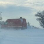 masina a postei romane blocata in zapada in mehedinti pensiile intarziate distribuite de astazi fotovideo 695f8f2a939ee