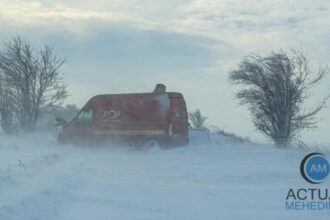 masina a postei romane blocata in zapada in mehedinti pensiile intarziate distribuite de astazi fotovideo 695f8f2a939ee