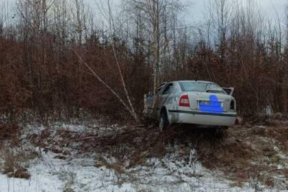 masina iesita de pe drum la sibiu trei tineri dusi de urgenta la spital 69576cc8c450a