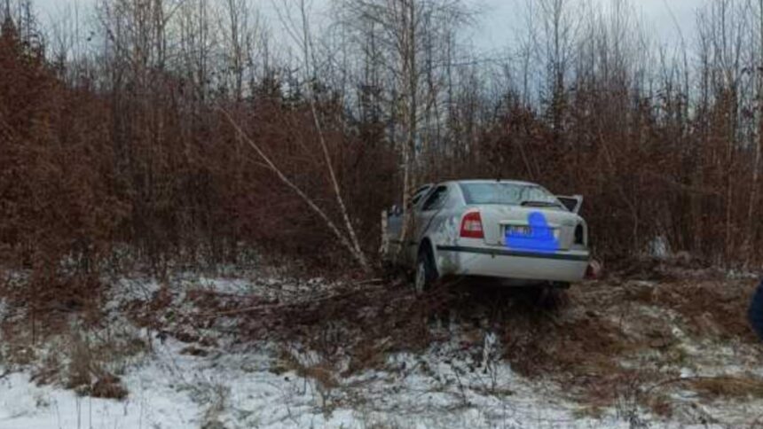 masina iesita de pe drum la sibiu trei tineri dusi de urgenta la spital 69576cc8c450a