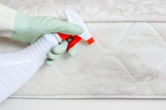 metoda simpla si eficienta care va face salteaua de pat sa arate ca noua ai nevoie de doar doua ingrediente 696fe52f87bb3