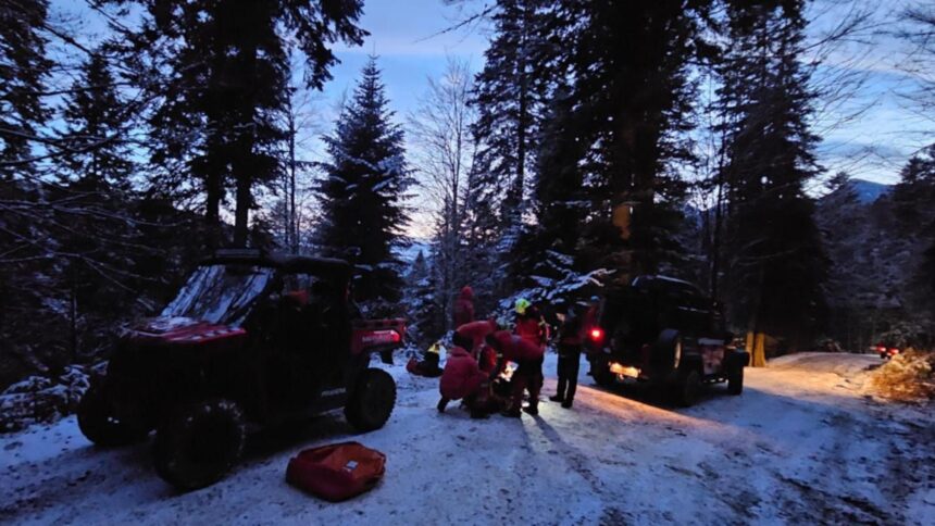 misiune de salvare extrema in muntii baiului un turist a supravietuit unei caderi de 70 de metri cu atv ul 6962ba3c3cb48