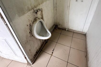 mizerie de nedescris la toaletele din bazarul iasi comerciantii si clientii sunt revoltati pe conducerea de la ecopiata sa 695ef6ea3cc8c