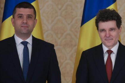 nicusor dan de rasul europei dupa ce a ramas blocat in paris ministrul apararii nicio explicatie dupa scandalul blocarii presedintelui 695f5ccc41ba4