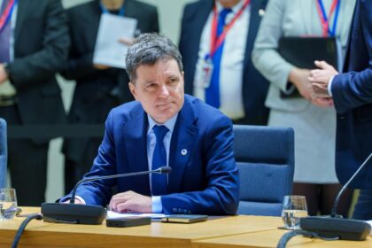 nicusor dan zice ca nu se mai duce in vizita la casa alba la inceputul anului il amana pe trump pentru la vara 697c64032bc07