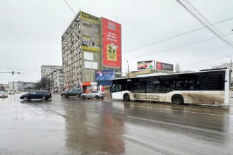 noi reguli de circulatie pentru soferi in intersectia de la cotnari va fi interzis virajul la stanga spre podu ros sau bucium 69740f1105e9e