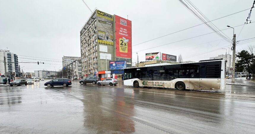 noi reguli de circulatie pentru soferi in intersectia de la cotnari va fi interzis virajul la stanga spre podu ros sau bucium 69740f1105e9e