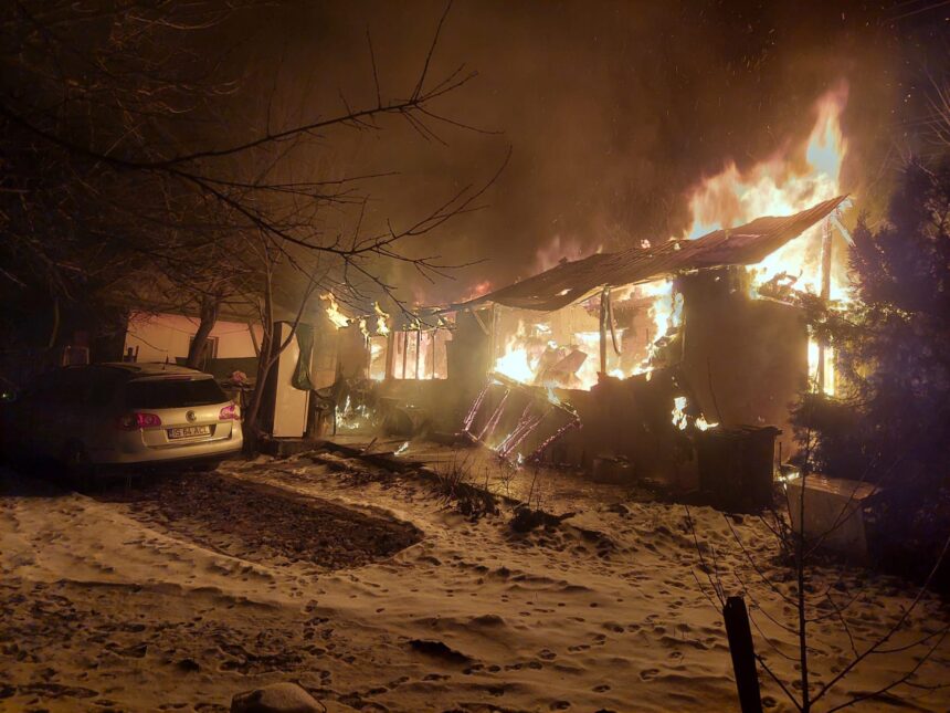 o casa din rediu a fost cuprinsa de flacari noaptea trecuta 696dc799a1266