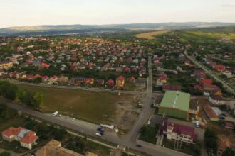 o comuna din romania creste mai repede decat un oras mare investitii uriase si populatie spre 100 000 697d1883b2dd4