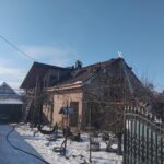 o femeie a cazut de la inaltime in timp ce incerca sa isi salveze bunurile dintr un incendiu care i a cuprins locuinta 696cd532c4ee6