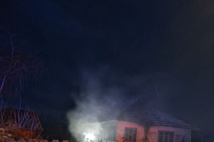 o femeie a ramas fara un acoperis deasupra capului in urma unui incendiu care i a mistuit locuinta 6958037ec4e42