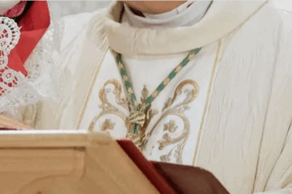 o fetita de 13 ani a fost agresata sexual de un preot episcopia din iasi este acuzata ca ar fi ascuns cazul 69774868284e2