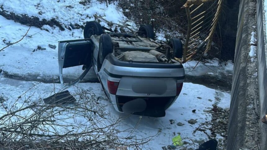 o masina in care se aflau patru persoane a cazut in albia paraului doamnei din judetul neamt care este starea victimelor 696b5c4440e61