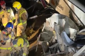 o noua tragedie in spania mecanicul a murit alte 37 de persoane sunt ranite dupa ce un tren cu navetisti a deraiat foto video 69707282238f7