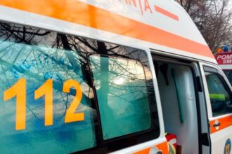 o tanara se lupta sa traiasca dupa ce a cazut de la etajul patru al unui bloc din municipiul iasi 6957ee5fec52d