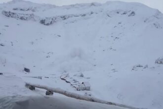 pericol de moarte pe munte risc urias de avalansa in zonele turistice din romania avertismentul salvamont 696ddb04567ad
