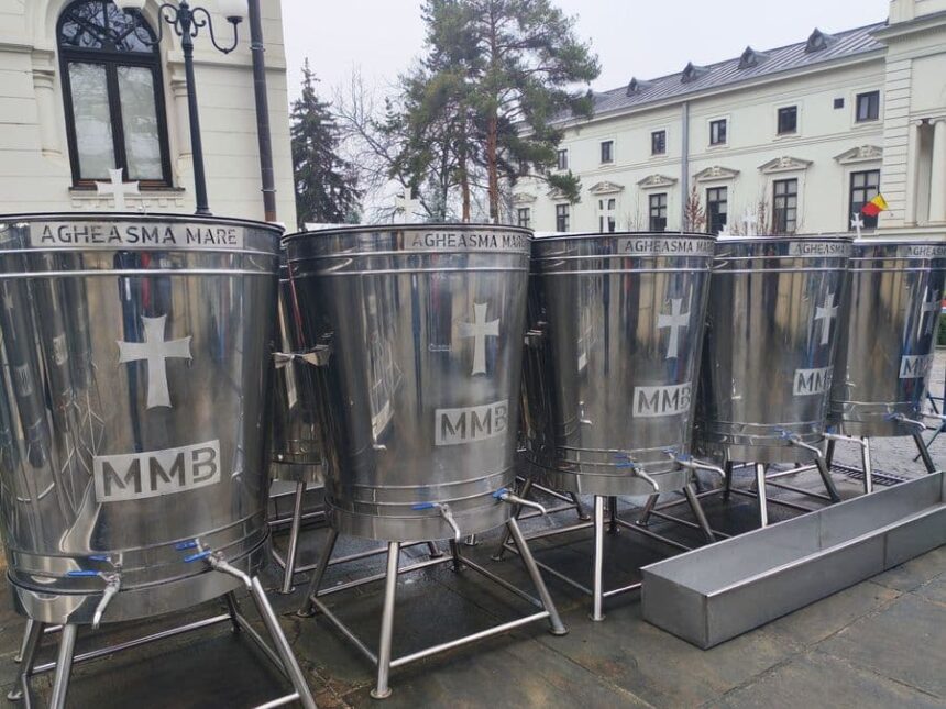 peste o mie de persoane au participat la slujba de boboteaza de la catedrala mitropolitana din iasi video 695d2614754bf