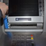 politistii din botosani cauta o persoana care a scos 15 000 de lei dintr un bancomat si i a uitat acolo 696e0291f0c7f