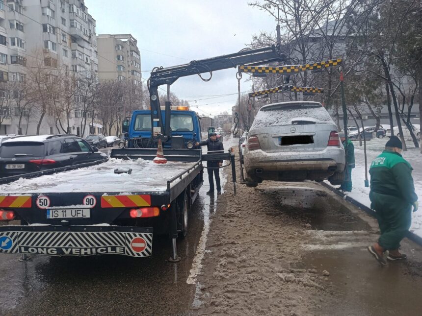 primaria iasi a ridicat un mercedes abandonat si l a dus la casat masina uitata de proprietar pe soseaua moara de foc foto 6960dcfac4077