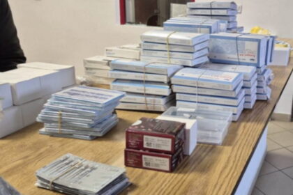 produse farmaceutice si dispozitive medicale de uz stomatologic in valoare de peste 200 000 de lei descoperite intr un microbuz la sculeni 69777fd689721