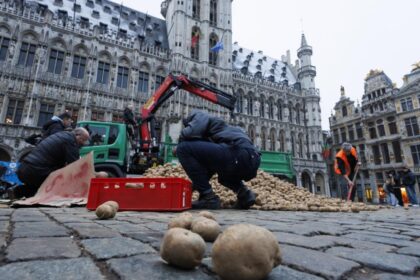 protest masiv la bruxelles impotriva acordului ue mercosur 200 de fermieri romani participa la manifestare 696f162cd3461