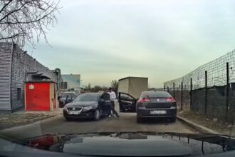 rafuiala intre doi soferi din buzau cel care a pornit conflictul s a pus cu cine nu trebuie si a scapat cu fuga video 69710ba468257