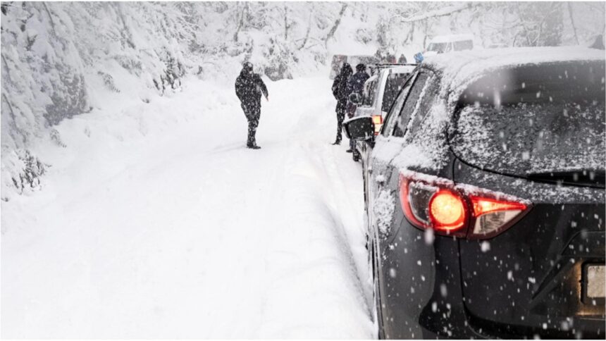 romanii iau cu asalt partiile de schi traficul pe dj 184 in localitatea cavnic ingreunat ca urmare a numarului ridicat de autoturisme 6957e571ea80c
