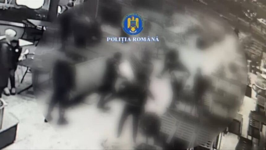 scandal si bataie intr un mall din pitesti 11 tineri retinuti dupa o incaierare violenta video 696a0e11a2012