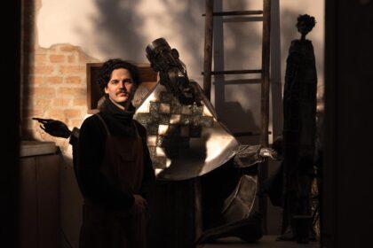 sculptura monahul de emanuel chiriac oferita intr o licitatie caritabila pentru sprijinirea formarii tinerilor artisti 6978b0922415b