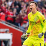 seara nebuna in champions league portarul marcheaza la ultima faza si trimite benfica in play off video 697b145500495