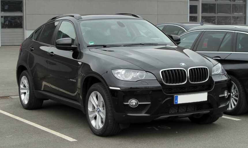 sechestru pe un bmw x6 intr un dosar de proxenetism de la iasi prostituata isi oferea serviciile langa manastire nu e clar insa a cui e masina 695f1b05ac23c