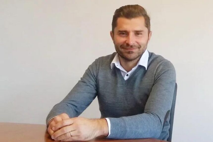 seful politiei municipiului sibiu s a pensionat va implini in acest an 48 de ani intentioneaza sa se faca instructor de inot 695f8c8dec0ec