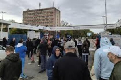 situatia critica la combinatul siderurgic galati autoritatile nu gasesc solutii un angajat in greva foamei a ajuns la spital 696f614678ece