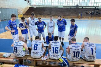 sport sparge gheata politehnica iasi si bate pe cineva pentru a iesi din subsol meciul maine la sala polivalenta 6974252ad0f93