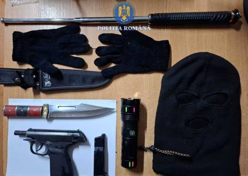 tanar de 18 ani prins de politistii botosaneni pe strada cu cagula pe fata si un pistol in mana 6957aaac1fff5