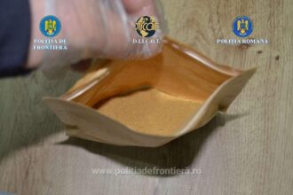 tanar de 27 de ani arestat preventiv dupa ce a fost prins la albita cu borseta plina cu droguri 69788e9d65285
