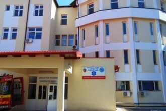 tanar injunghiat de mai multe ori intr un bar din marsa agresorul a fost retinut 695bf73a7bf7d