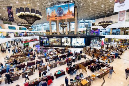 targul de arta si antichitati revine la palas in acest weekend cu obiecte de colectie piese de arta si mobilier unicat 697271b5e65df