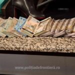 tezaur ascuns in bagajele de cala doua romance sosite din dubai prinse pe otopeni cu de 3 milioane de euro in bani si aur 69628b3cd284a