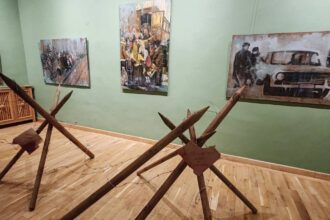 the human condition expozitia care exploreaza trecutul si prezentul romaniei deschisa la muzeul unirii din iasi 697147231d474