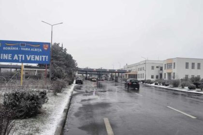 trafic intens la frontiera de est a romaniei in special pe sensul de intrare in tara aproximativ 15 000 de persoane au intrat in tara in ultimele 48 de ore pe la albita 695bb7caed1c3