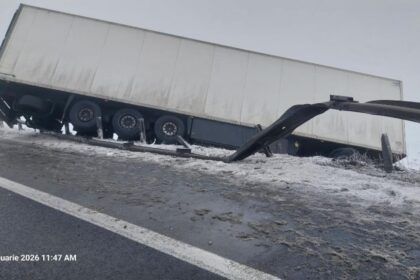 trafic restrictionat pe a1 in judetul sibiu din cauza unui tir rasturnat foto 696783d019594