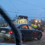 tramvai deraiat in rondul podul de piatra circulatia dinspre dacia este blocata foto 695f4fbd83bdd